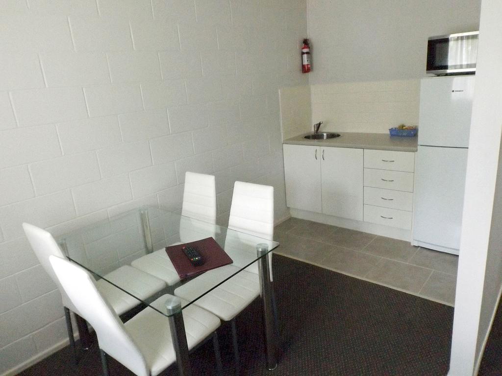McNevins Logan Park Motel Loganholme Buitenkant foto